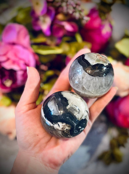 Volcano Agate Crystal Spheres (UV Fluorescent)